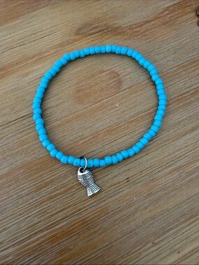 Turquoise Beaded Fish Charm Stretch Bracelet
